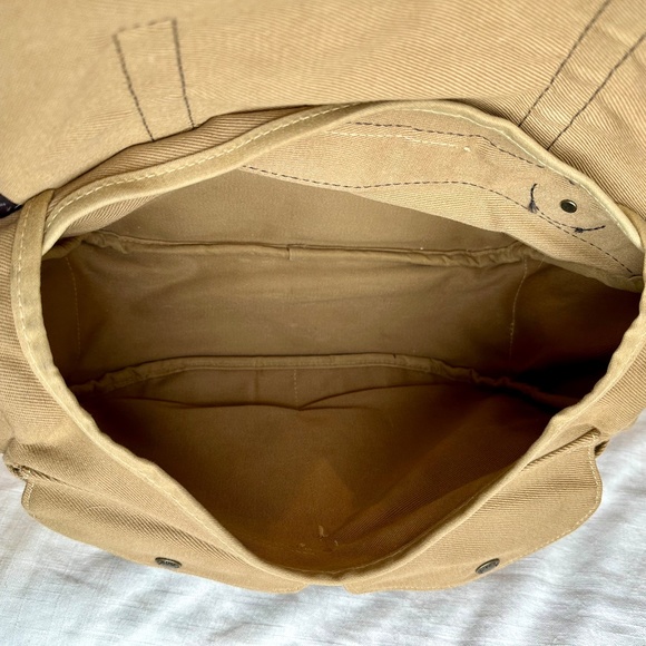 Filson Medium Rugged Twill Field Bag - Picture 9 of 16